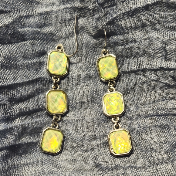 Funky Citron/Green Apple Shimmer Stone Dangle Fashion Earrings - Picture 1 of 4